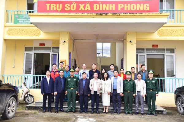 Báo Pháp luật Việt Nam thắp sáng niềm tin nơi biên giới Cao Bằng